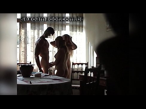 ❤️ Miqtë e seksit ftojnë një burrë gjigant dhe një treshe me të Video porno në sq.full-porner-com.ru ☑